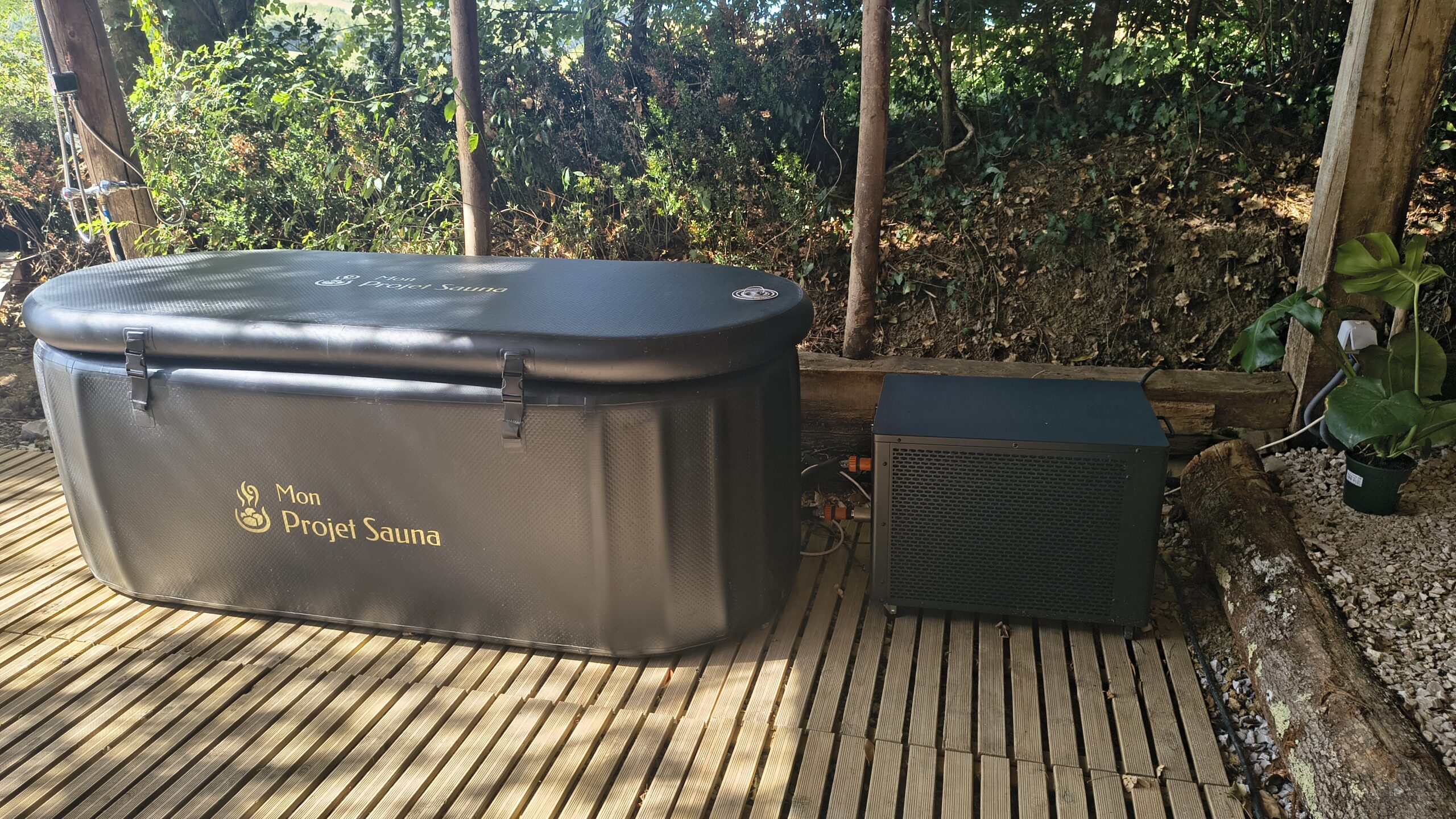 Bain froid La Rivière : cuve 500 L deux places et refroidisseur 1,5 CV au showroom Mon Projet Sauna