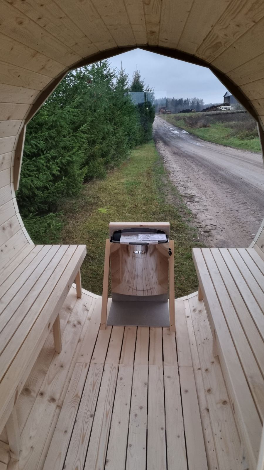 Poêle électrique installé dans un sauna